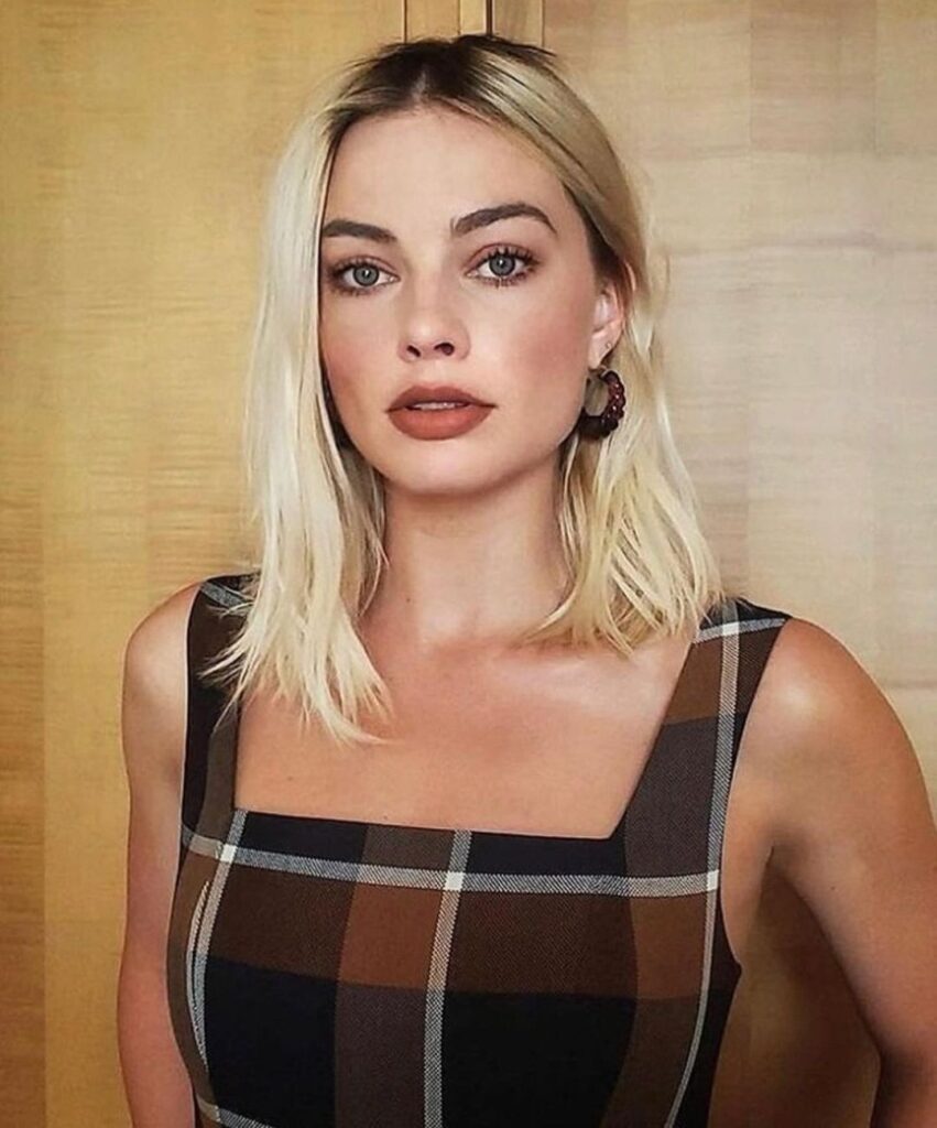 Margot Robbie Age, Net Worth, Height, Affair, Career, and More | Harley Quinn Actress Real Name